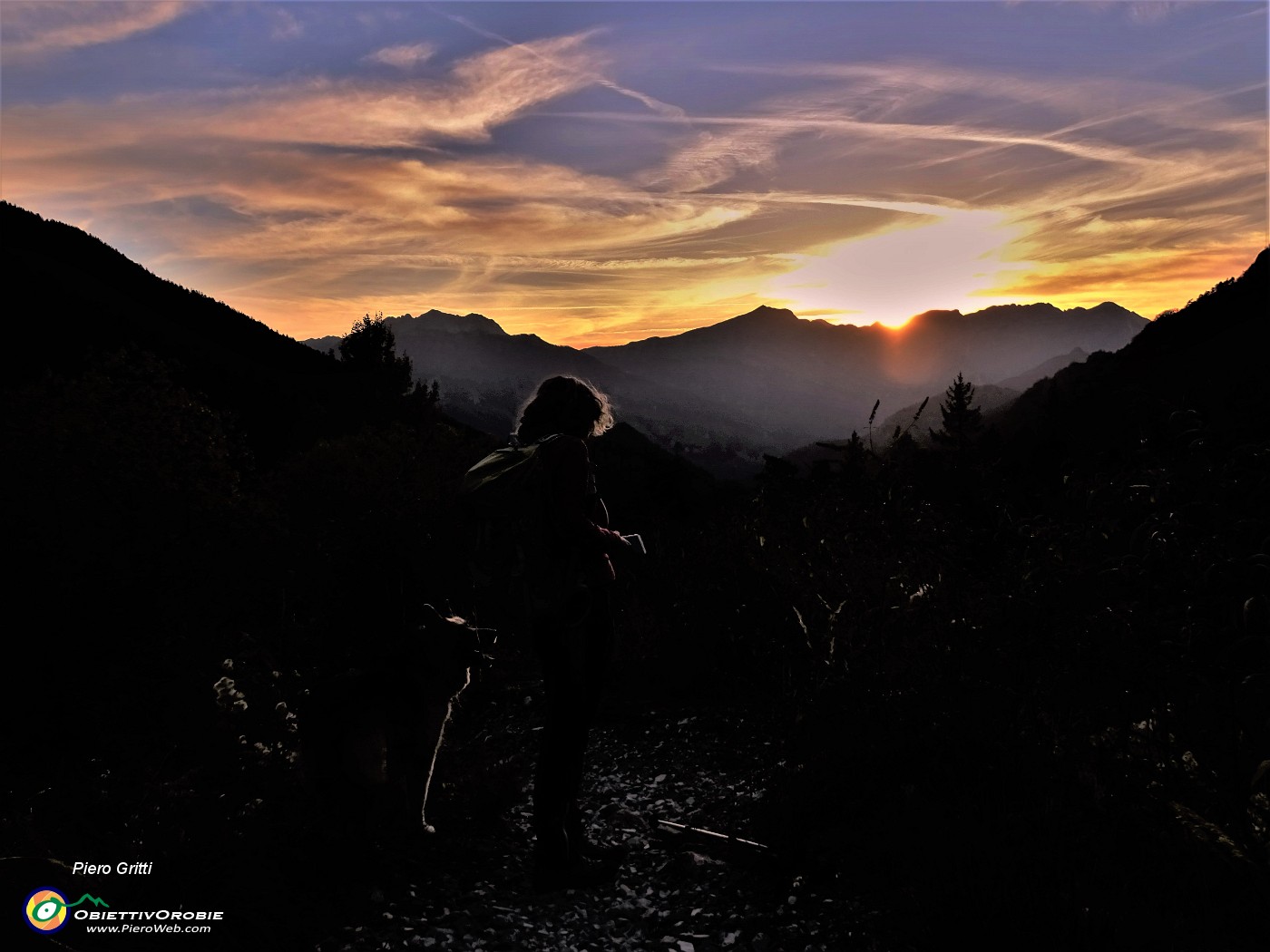 80 Colori del tramonto in cielo controluce.JPG